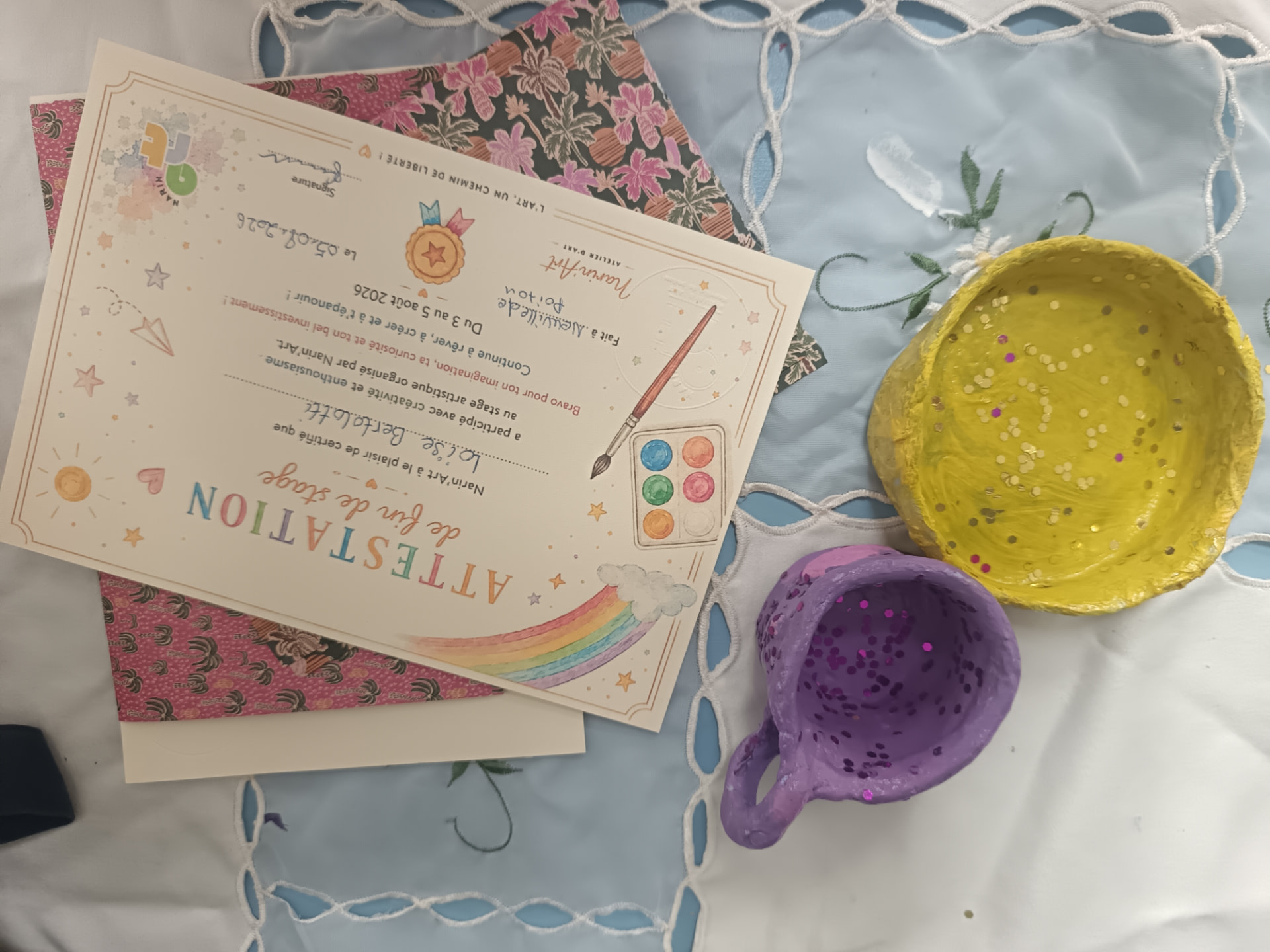 Attestation de fin de stage Narin'Art et poteries en argile décorées