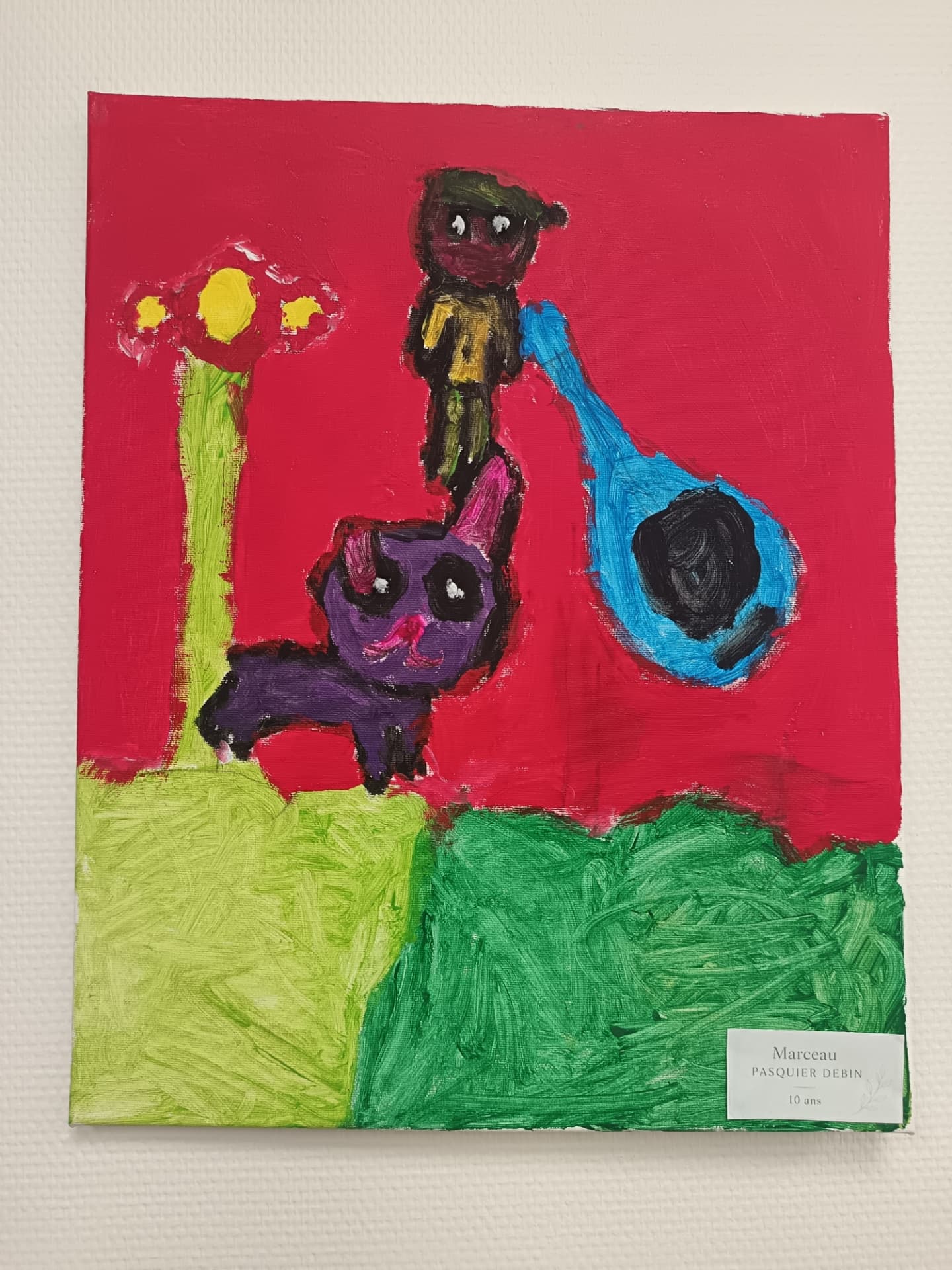 Peinture d'un chat violet et d'un personnage sur fond rouge par Marceau, 10 ans